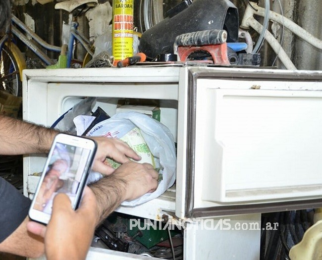 Realizaron allanamiento y encontraron más de 70 mil pesos en un freezer   