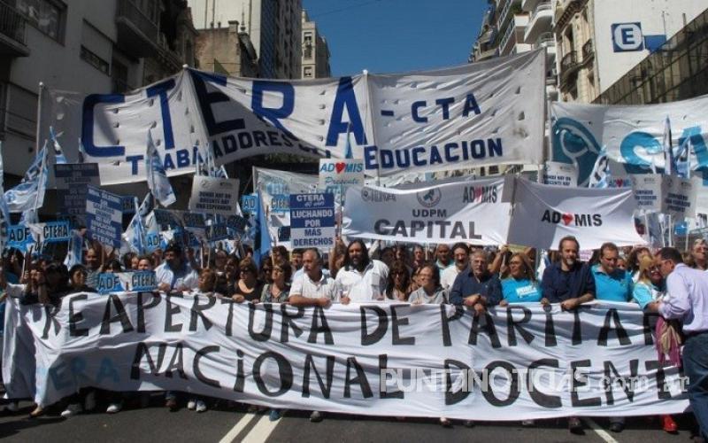 Docentes piden a Vidal aumento del 20% y ratifican reclamo por cláusula gatillo 