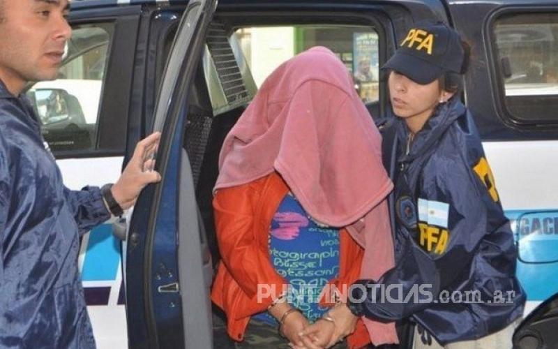   La condenaron a 13 años y 6 meses de prisión por prostituir a sus hijas