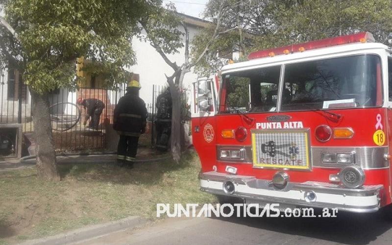 El fuego ocasionó importantes daños en una vivienda del barrio Albatros XIV 