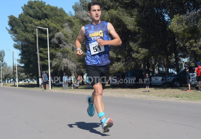 Manuel Córsico y Romina Cecilia ganaron la tercera edición de la Carrera del Puerto