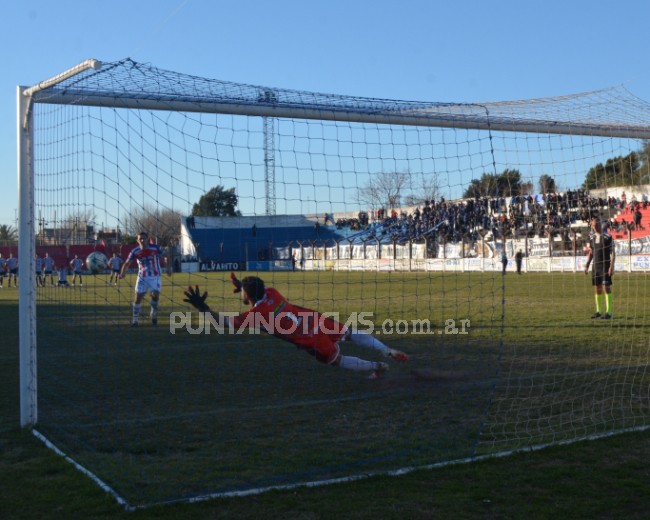 Con Sanhueza héroe en los penales, Rosario se adueñó del Torneo Apertura del Promocional