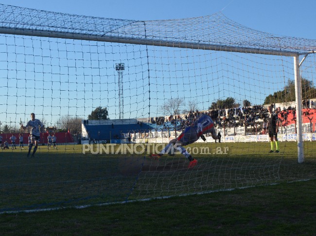 Con Sanhueza héroe en los penales, Rosario se adueñó del Torneo Apertura del Promocional