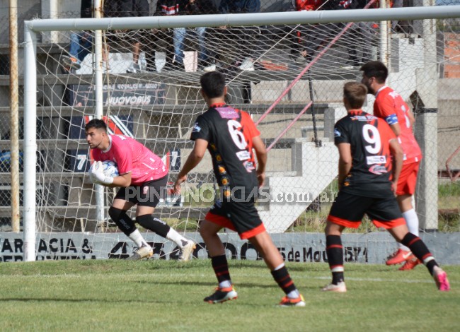 Sporting empató en la ida de los cuartos de final del Torneo Regional Amateur