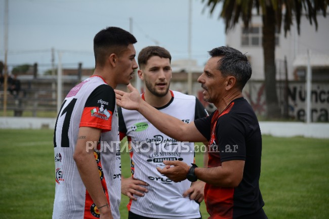 Sporting empató y complicó sus chances en el Torneo Regional Amateur