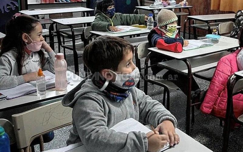 Buenos Aires: advierten sobre una fuerte suba de casos de COVID-19 y piden el uso del barbijo en escuelas 