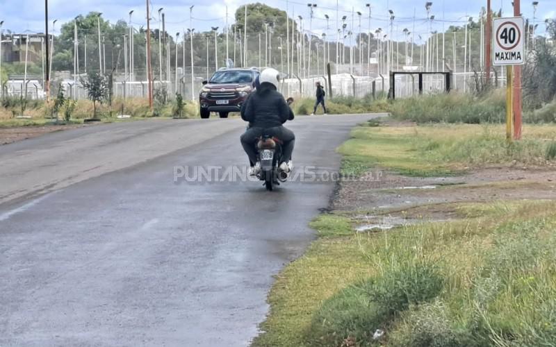 Proponen prohibir el estacionamiento de vehículos en ambas manos del Pasaje Comuzio