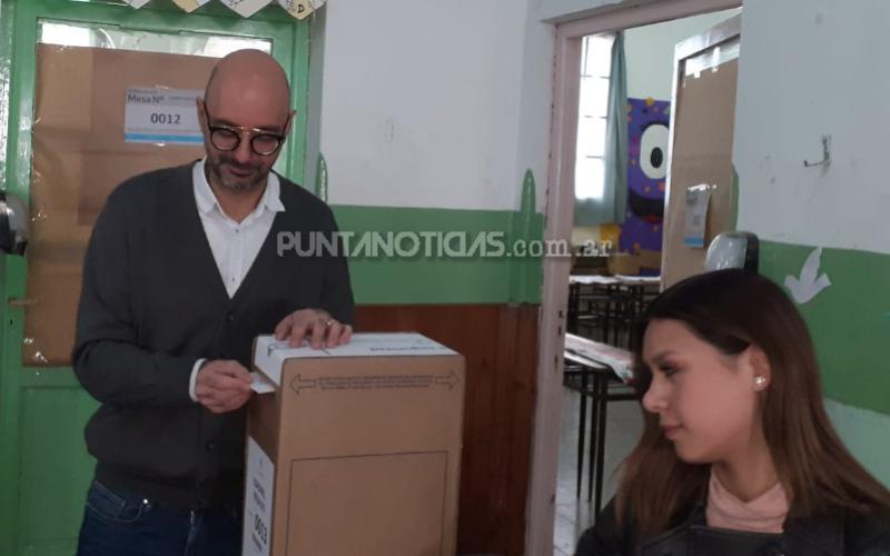 Votó Mariano Dello Russo: “Estamos muy contentos, la gente decide”