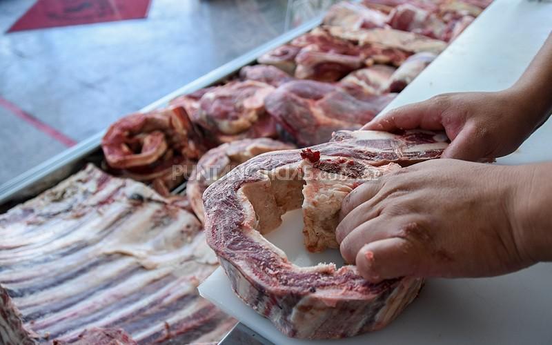 El Gobierno acordó ofertas de cortes de carne parrilleros para las Fiestas