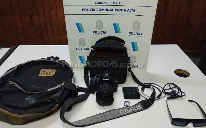 Buscan a propietario de cámara fotográfica y otros elementos