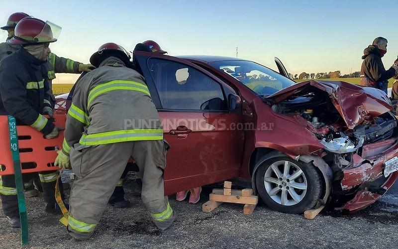 Tres heridos leves en un accidente entre dos automóviles