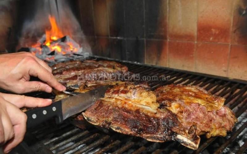 ¿Adiós a un clásico argentino?: el asado pasó a ser un lujo y el consumo de carne cayó a un nivel récord