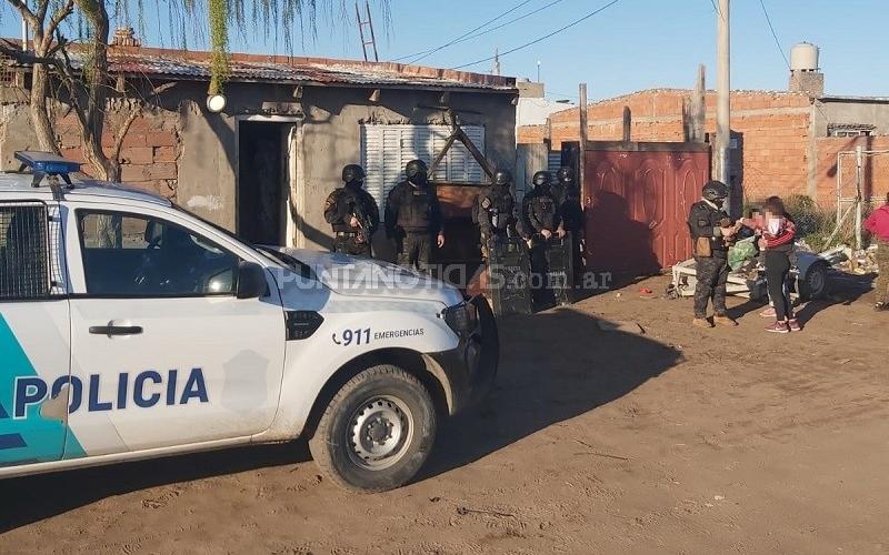 Fueron por una cuchilla y encontraron varios elementos de dudosa procedencia