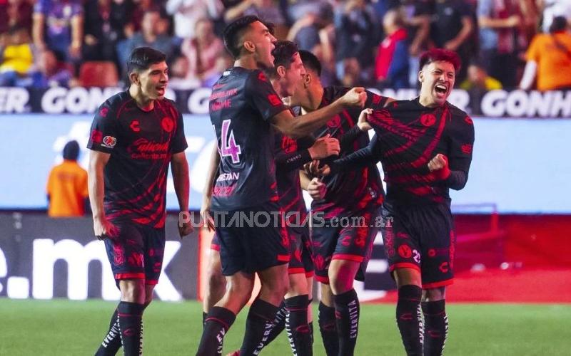 Golazo de Domingo Blanco en el empate de Xolos de Tijuana 