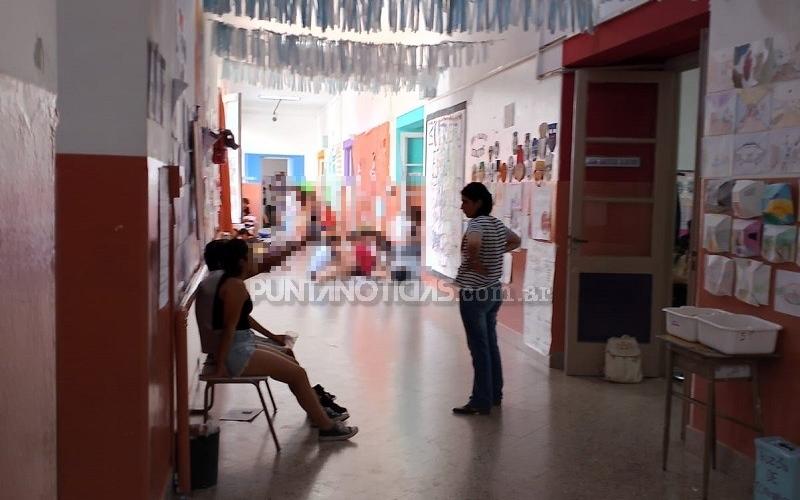 Madre denuncia: “Los chicos están en los pasillos porque no andan los ventiladores de las aulas”