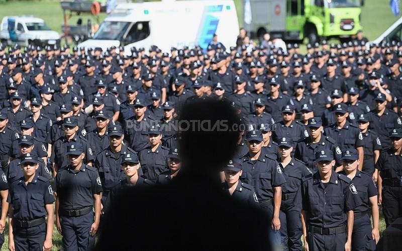 Buenos Aires: Kicillof encabezó el acto por el Día de la Policía de la Provincia