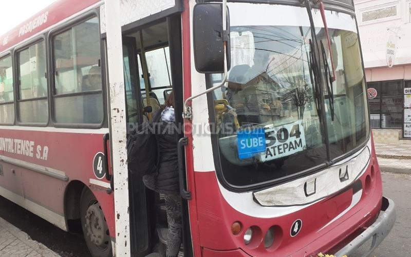 Para salvar 20 puestos de trabajo, tres choferes se hicieron cargo de empresa de colectivos