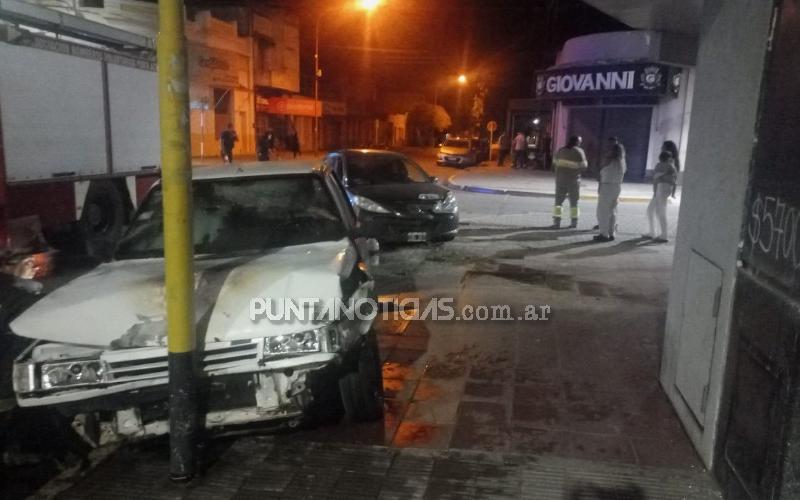 Fuerte impacto entre dos vehículos en la esquina de Bernardo de Irigoyen y Brown