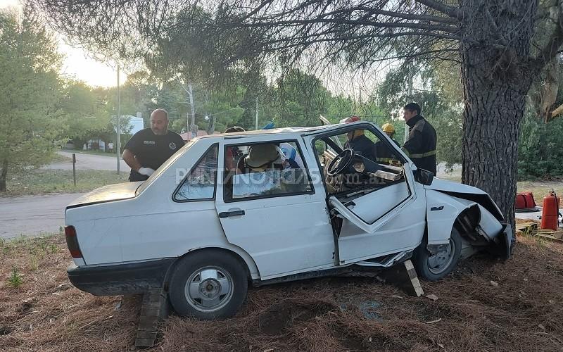 Pehuen Co: dos heridos tras chocar un árbol